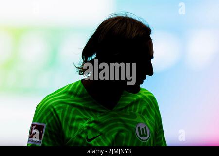 Wolfsburg, Allemagne. 06th août 2022. Firo : 08/06/2022, football, 1st ligue, 1st Bundesliga, Saison 2022/2023, VfL Wolfsburg - SV Werder Bremen Sebastiaan Bornauw (VfL Wolfsburg) Silhouette Credit: dpa/Alay Live News Banque D'Images