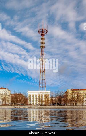 Tour de télécommunication à Minsk, la vue du parc Kupala Banque D'Images