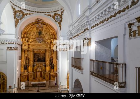 Vue intérieure de l'église historique San Francisco Javier dans la vieille ville de Caceres Banque D'Images