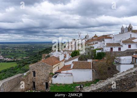 Le village historique de Monsaraz, classé au patrimoine mondial, dans la région de l'Alentejo, au Portugal Banque D'Images