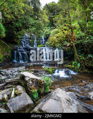 Route panoramique du sud. Chutes de Purakuunui Banque D'Images