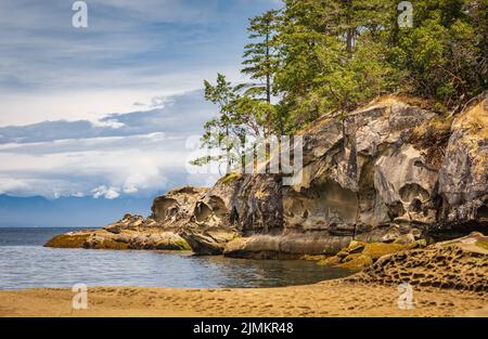 Rocky seashore dans le parc national Pacific Rim, île de Vancouver Colombie-Britannique, Canada. Magnifique paysage de bord de mer à Jack point et Biggs Park Banque D'Images