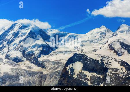 Montagnes enneigées à côté du Cervin en Suisse en été Banque D'Images