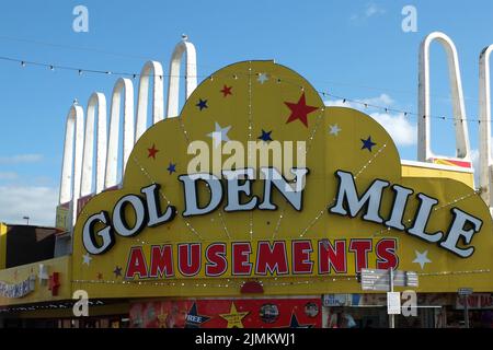 Panneau au-dessus de la salle de jeux Golden Mile à blackpool Banque D'Images