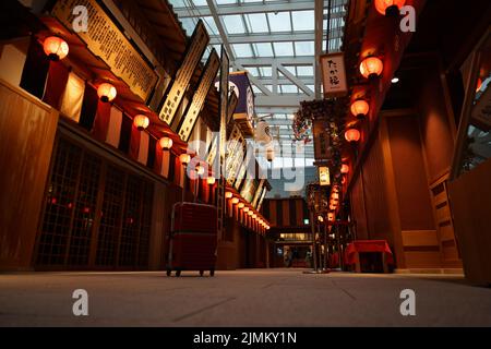 Aéroport Haneda du quartier des restaurants et de la valise Banque D'Images