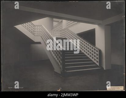 Poelzig Hans (1869-1936), Maison de la radio, Berlin (1928-1930) : escalier Lichthof. Photo sur carton, 62,3 x 85,5 cm (y compris les bords de numérisation) Banque D'Images