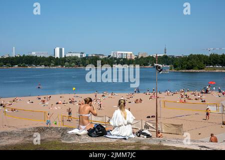 Plage de Hietaniemi avec terrains de Beach-volley à Helsinki, en Finlande Banque D'Images