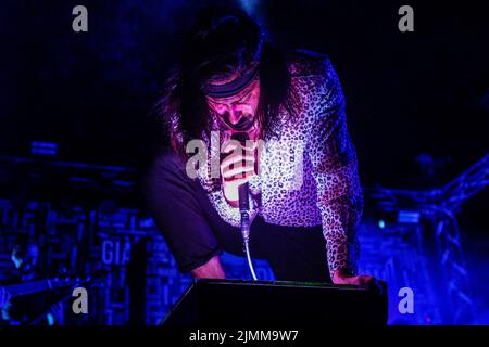 Montalto Delle Marche, Italie. 06th août 2022. Aimone Romizi, du groupe de rock italien alternatif Fast Animals and Slow Kids, se produit dans le concert. Crédit : SOPA Images Limited/Alamy Live News Banque D'Images