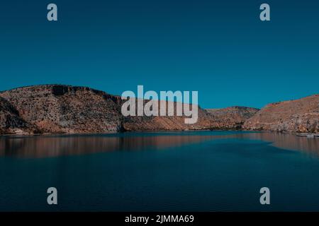 Une vue aérienne de belles montagnes près de la rivière Euphrate à Sanliurfa, Turquie Banque D'Images