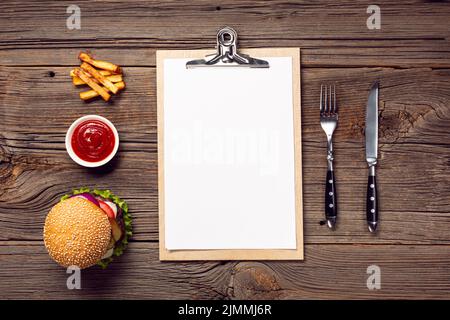 Hamburger à plat avec porte-documents de maquette Banque D'Images