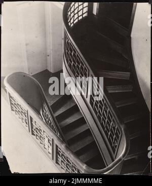 Poelzig Hans (1869-1936), immeuble résidentiel Fritz Steinert, Krefeld (sans l'année) : escalier vu d'en haut. Photo sur papier, 21 x 18,2 cm (bords de numérisation inclus) Banque D'Images