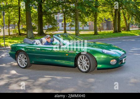 2000 Green ASTON MARTIN DB7 Vantage Volante 5935cc essence automatique à 5 vitesses; en route vers le salon automobile Lytham Hall, Lancashire, Royaume-Uni Banque D'Images