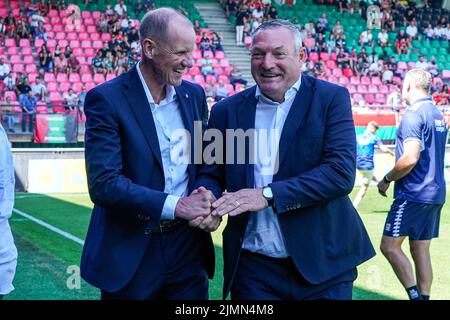 NIJMEGEN, PAYS-BAS - AOÛT 7 : Richard Peters du FC Twente, entraîneur en chef Ron Jans du FC Twente avant le match hollandais entre NEC Nijmegen et FC Twente au Goffertstadion on on 7 août 2022 à Nimègue, pays-Bas (photo de Jeroen Meuwsen/Orange Pictures) Banque D'Images