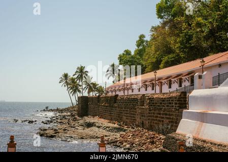 Vue sur la plage du village d'Anjuna, Goa, Inde Banque D'Images