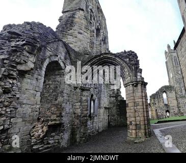 Les ruines de l'abbaye de Kilwinning à Kilwinning, en Écosse. Construit en 1100, il a été détruit en 1560 pendant la réforme protestante. Banque D'Images