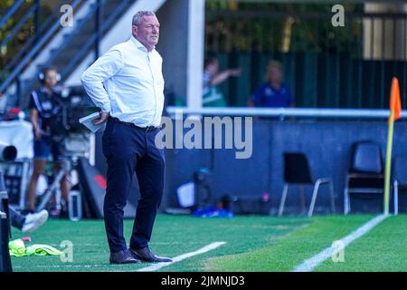 NIJMEGEN, PAYS-BAS - AOÛT 7 : entraîneur en chef Ron Jans du FC Twente pendant le match néerlandais Eredivisiie entre NEC Nijmegen et le FC Twente au Goffertstadion on 7 août 2022 à Nimègue, pays-Bas (photo de Jeroen Meuwsen/Orange Pictures) Banque D'Images