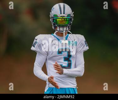 Spartanburg, SC États-Unis; le grand receveur Robbie Anderson (3) se prépare pour le début de la pratique pendant le camp d'entraînement de Carolina Panthers, samedi, 5 août, Banque D'Images