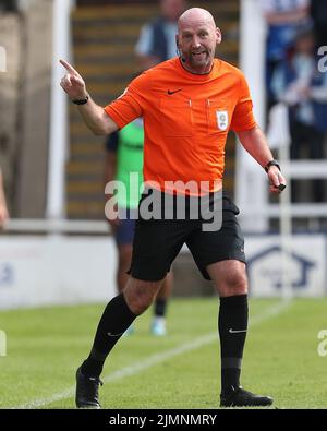 L'arbitre Bobby Madden lors du match Sky Bet League 2 entre Hartlepool United et AFC Wimbledon à Victoria Park, Hartlepool, le samedi 6th août 2022. (Crédit : Mark Fletcher | INFORMATIONS MI) Banque D'Images