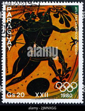 PARAGUAY - VERS 1979: Un timbre imprimé au Paraguay montre 2 coureurs, peinture sur vase grec, vers 1979 Banque D'Images