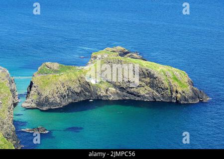 Pont de corde de Carrick-a-Rede, Carraig a' Ráid, Comté d'Antrim, Irlande du Nord, Tuaisceart Éireann, Royaume-Uni, Europe Banque D'Images