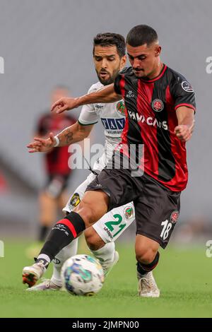 ISTANBUL, TURQUIE - AOÛT 7 : Daniel Candeias d'Alanyaspor, Levent Mercan de Fatih Karagumruk pendant le match turc Super LIG entre Fatih Karagumruk et Alanyaspor au stade Stadion Ataturk Olimpiyat de 7 août 2022 à Istanbul, Turquie (photo d'Orange Pictures) Banque D'Images