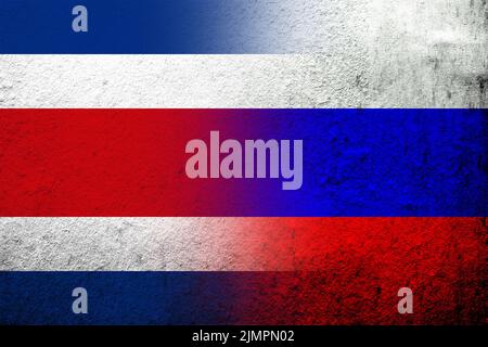 Drapeau national de la Fédération de Russie avec la République du Costa Rica drapeau national. Grunge l'arrière-plan Banque D'Images