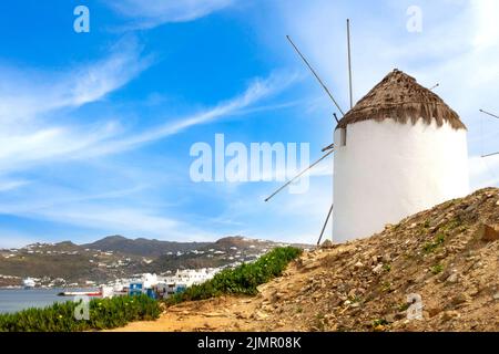 Moulins à vent grecs traditionnels, île de Mykonos, Cyclades, Grèce Banque D'Images
