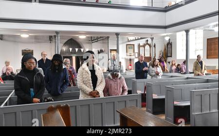 Bonne église souriante congrégation Grande-Bretagne, Royaume-Uni 2022 Banque D'Images