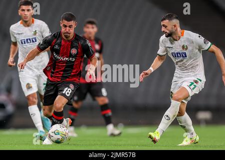 ISTANBUL, TURQUIE - AOÛT 7 : Levent Mercan de Fatih Karagumruk, Efkan Bekiroglu d'Alanyaspor pendant le match turc Super LIG entre Fatih Karagumruk et Alanyaspor au stade Stadion Ataturk Olimpiyat de 7 août 2022 à Istanbul, Turquie (photo d'Orange Pictures) Banque D'Images