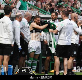 Easter Road Stadium Edinburgh.Scotland.UK.7th Aug 22 Hibs v Hearts Cinch Premiership Match Home Coming Hibs Martin Boyle se prépare pour ses débuts vs Hearts Credit: eric mccowat/Alay Live News Banque D'Images