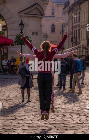 Filles s'amuser à Lviv Ukraine Banque D'Images