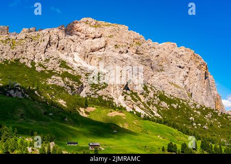 Paysage naturel du groupe Langkofel ou du groupe Sassolungo dans les Dolomites italiens. Banque D'Images