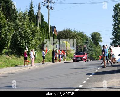 Cracovie, Pologne - 5 août 2022 : véhicule de l'équipe INEOS sur la route de la Tour de Bologne UCI – Tour du monde, étape 7 Skawina - Cracovie. Le plus grand événement cycliste d'Europe de l'est. Banque D'Images