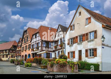 Place du marché à Dambach-la-Ville, Alsace, France Banque D'Images