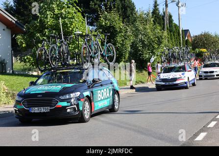 Cracovie, Pologne - 5 août 2022 : véhicule de l'équipe Bora Hansgrohe sur la route de la Tour de Bologne UCI – Tour du monde, étape 7 Skawina - Cracovie. Le plus grand événement cycliste d'Europe de l'est. Banque D'Images