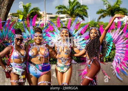 Le Grand Kadooment 2022 se tient à la Barbade sur l'autoroute ABC Banque D'Images