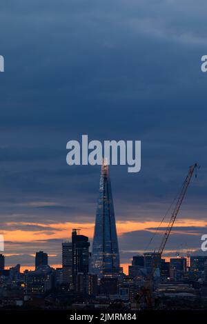 Le Shard. Un gratte-ciel de 72 étages dans le district de Southwark vu du Sud au coucher du soleil. Le Shard est le plus haut bâtiment du Royaume-Uni Banque D'Images