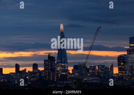 Le Shard. Un gratte-ciel de 72 étages dans le district de Southwark vu du Sud au coucher du soleil. Le Shard est le plus haut bâtiment du Royaume-Uni Banque D'Images