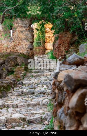 Marches de pierre dans la vieille ville turque à Alanya, Turquie. Banque D'Images