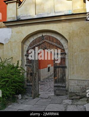 La jolie ville ukrainienne de Lviv avec ses églises et ses palais dans le petit centre historique, qui se réfèrent à des atmosphères suggestives et romantiques Banque D'Images