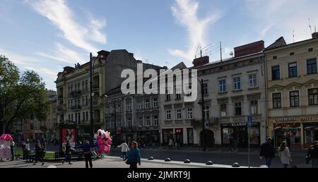 La jolie ville ukrainienne de Lviv avec ses églises et ses palais dans le petit centre historique, qui se réfèrent à des atmosphères suggestives et romantiques Banque D'Images