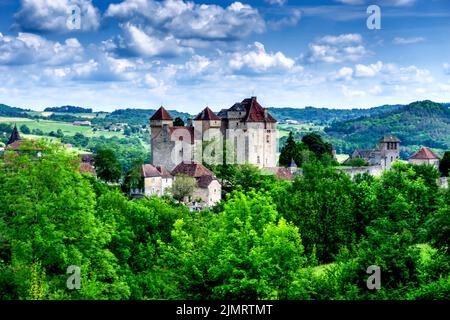 Le pittoresque château de Plas dans le village historique de Frenmch de Curemonte, dans la vallée de la Dordogne Banque D'Images