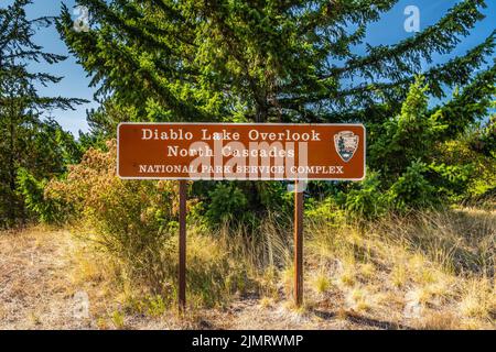 Une route d'entrée vers North Cascades NP, Washington Banque D'Images
