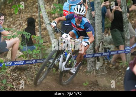 Beaupre, Québec, Canada. 07 août 2022: Yolanda Neff de Suisse (9) en cours de victoire à la course olympique de WomenÕs de fond lors de la coupe du monde de vélo de montagne UCI Mercedes-Benz 2022 qui s'est tenue au Mont-Sainte-Anne à Beaupré, Québec, Canada. Daniel Lea/CSM crédit: CAL Sport Media/Alay Live News Banque D'Images