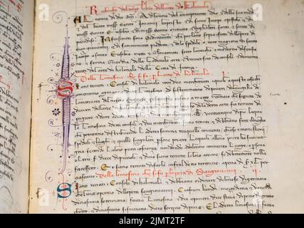 Feuille de manuscrit antique de Dante Divine Comedy. Banque D'Images