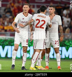 7th août 2022; Stadio Olimpico, Rome, Italie, pendant le match amical entre AS Roma contre Shakhtar Donetsk; Nemanja Matic, Nicol&#xf2; Zaniolo et Gianluca Mancini de AS Roma ont fait le point sur leur but Banque D'Images