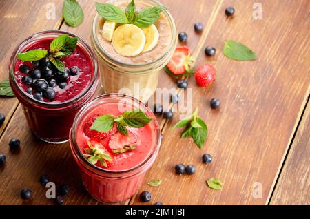 Smoothie fraise et banane bleuets Banque D'Images