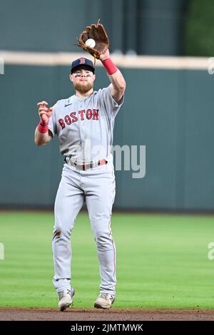Le fieleur droit Boston Red Sox Christian Arroyo (39) prend une ligne de conduite au large de la chauve-souris du centre de Houston Astros Jake Meyers (6) dans la deuxième auberge Banque D'Images