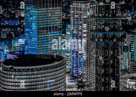 Vue nocturne de Yokohama (traitement monochrome : bleu) Banque D'Images