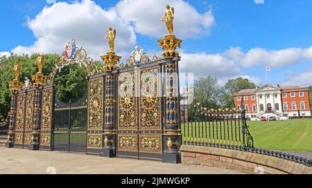 Warrington Golden Gates, hôtel de ville, rue Sankey, Warrington Borough Council, Cheshire, Angleterre, Royaume-Uni Banque D'Images